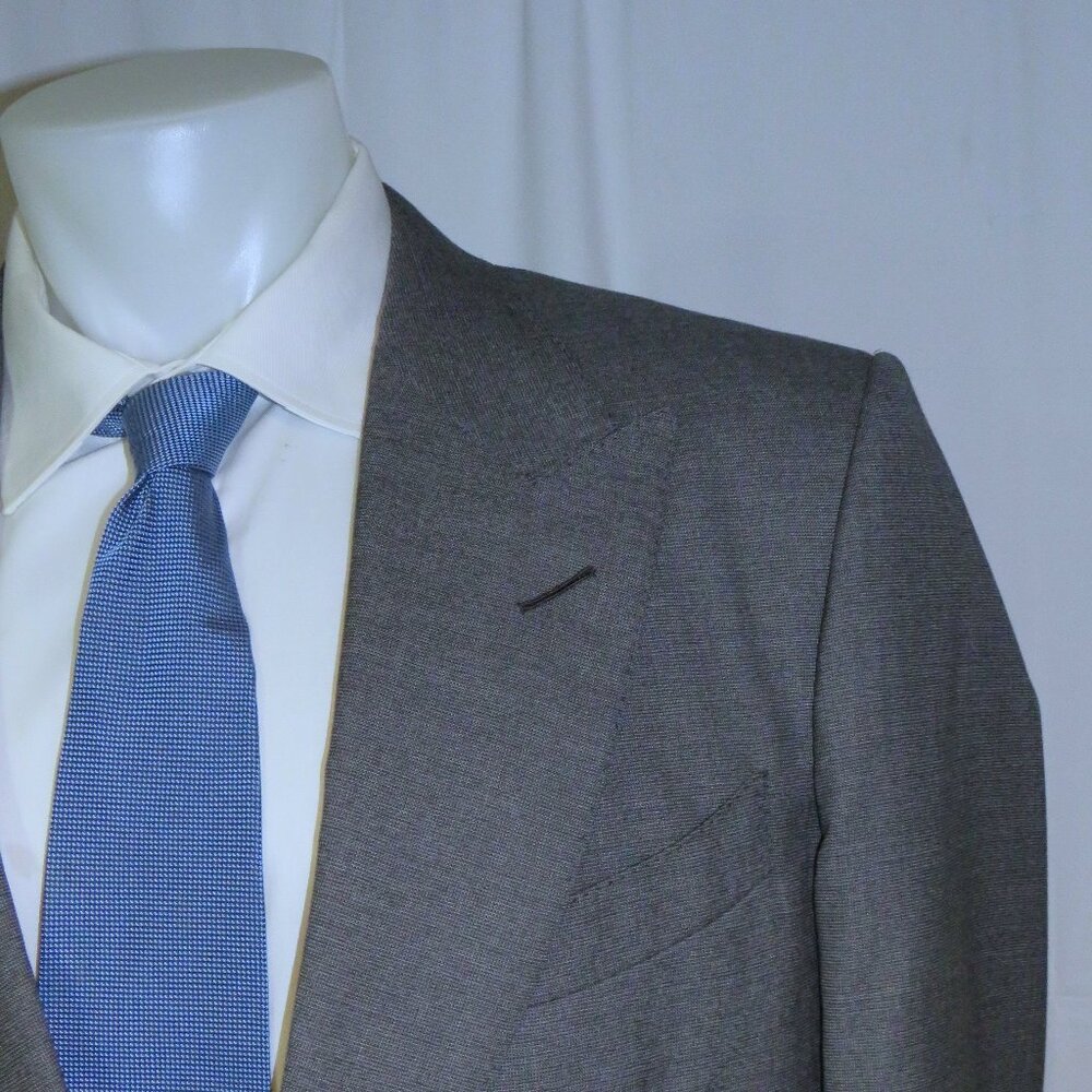 Tom Ford Shelton Gray Nailshead Current Peak Lapel Two Button Suit 48R
